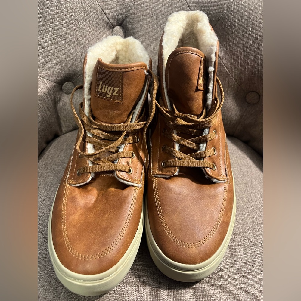 Lugz men’s faux fur lined hight top boot. New without tags. Never worn. Size 11